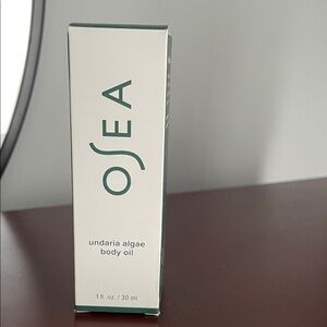 Sea Undaria Algae Body Oil - White and Green